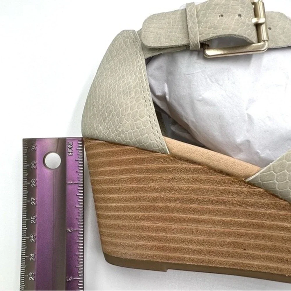 NEW Dr Scholls Womens Size 7.5 Light Gray Cream Snakeskin‎ Wedges Sandals Shoes